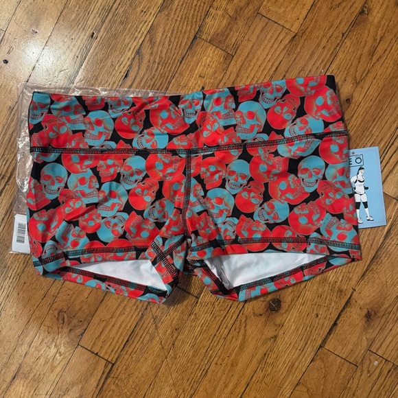 Fleo Pants - FLEO Halloween Radioactive Skulls Crossfit Shorts (Large)